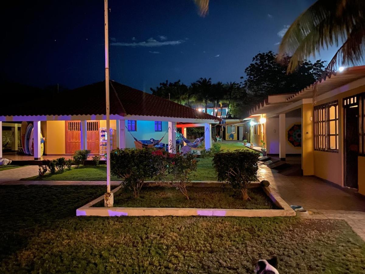 Solid Surf Camp Hostel Nicaragua Transito Экстерьер фото